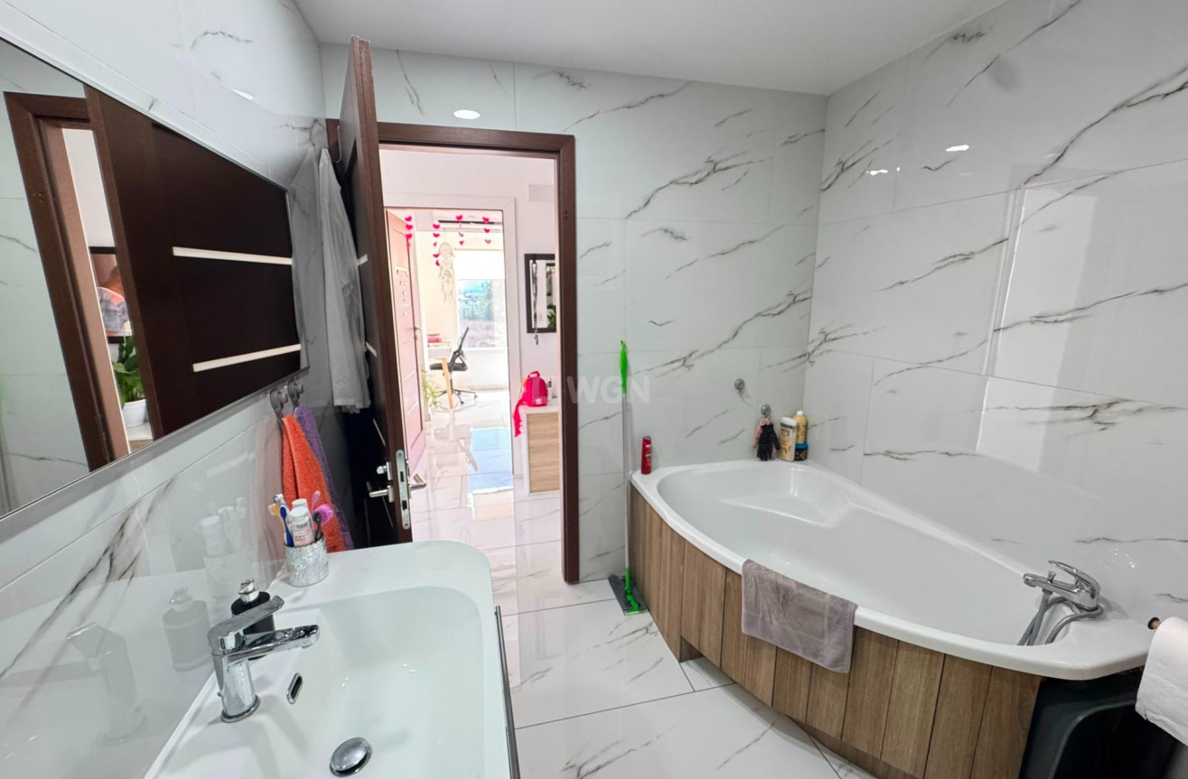 Resale - Apartment / flat - Torrevieja - Zona Los Frutales