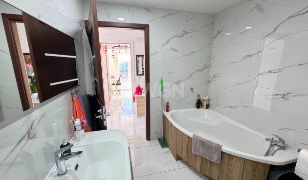 Resale - Apartment / flat - Torrevieja - Zona Los Frutales