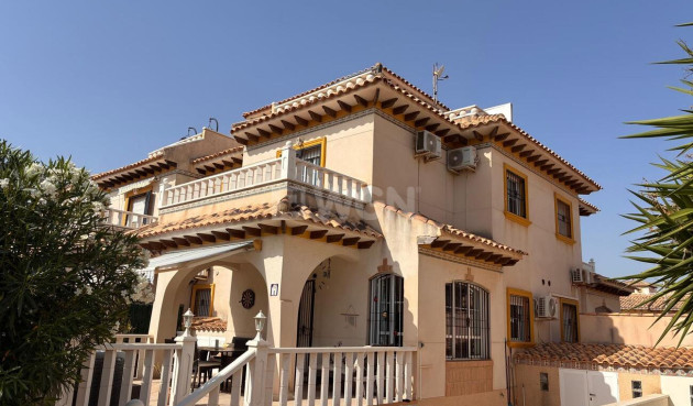 Odsprzedaż - Villa - Lomas de Caboroig - Costa Blanca