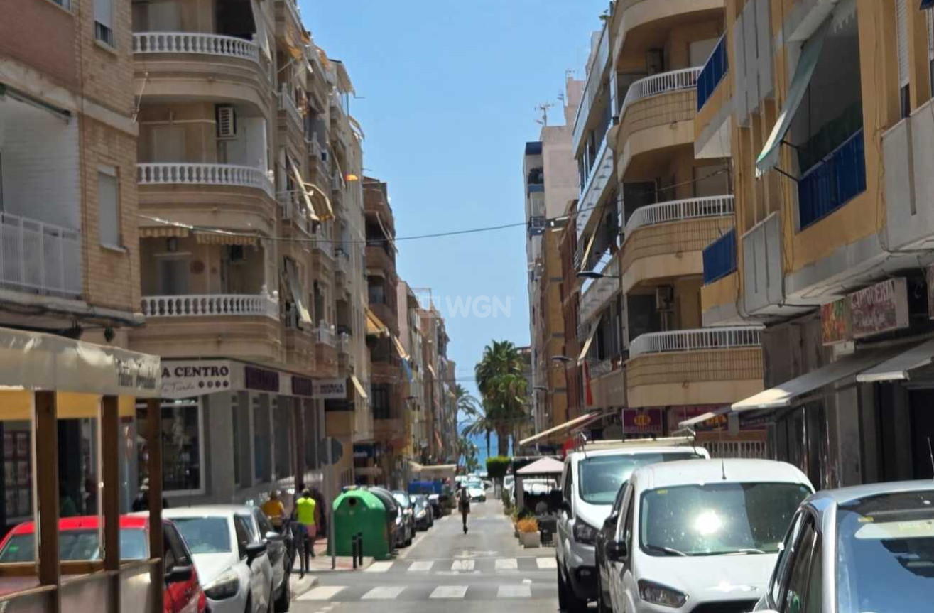 Odsprzedaż - Mieszkanie w bloku - Torrevieja - Habaneras