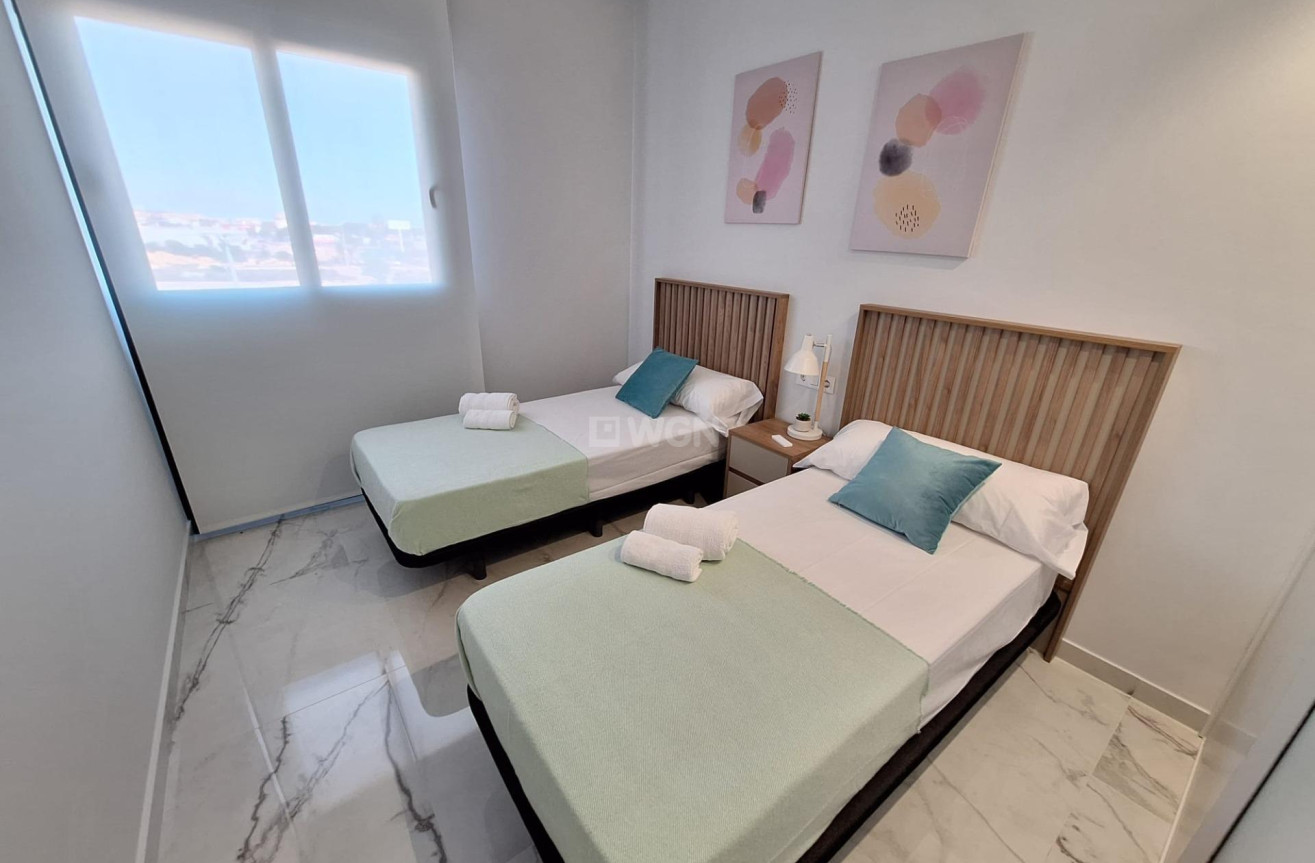 Odsprzedaż - Mieszkanie w bloku - Orihuela Costa - Punta Prima