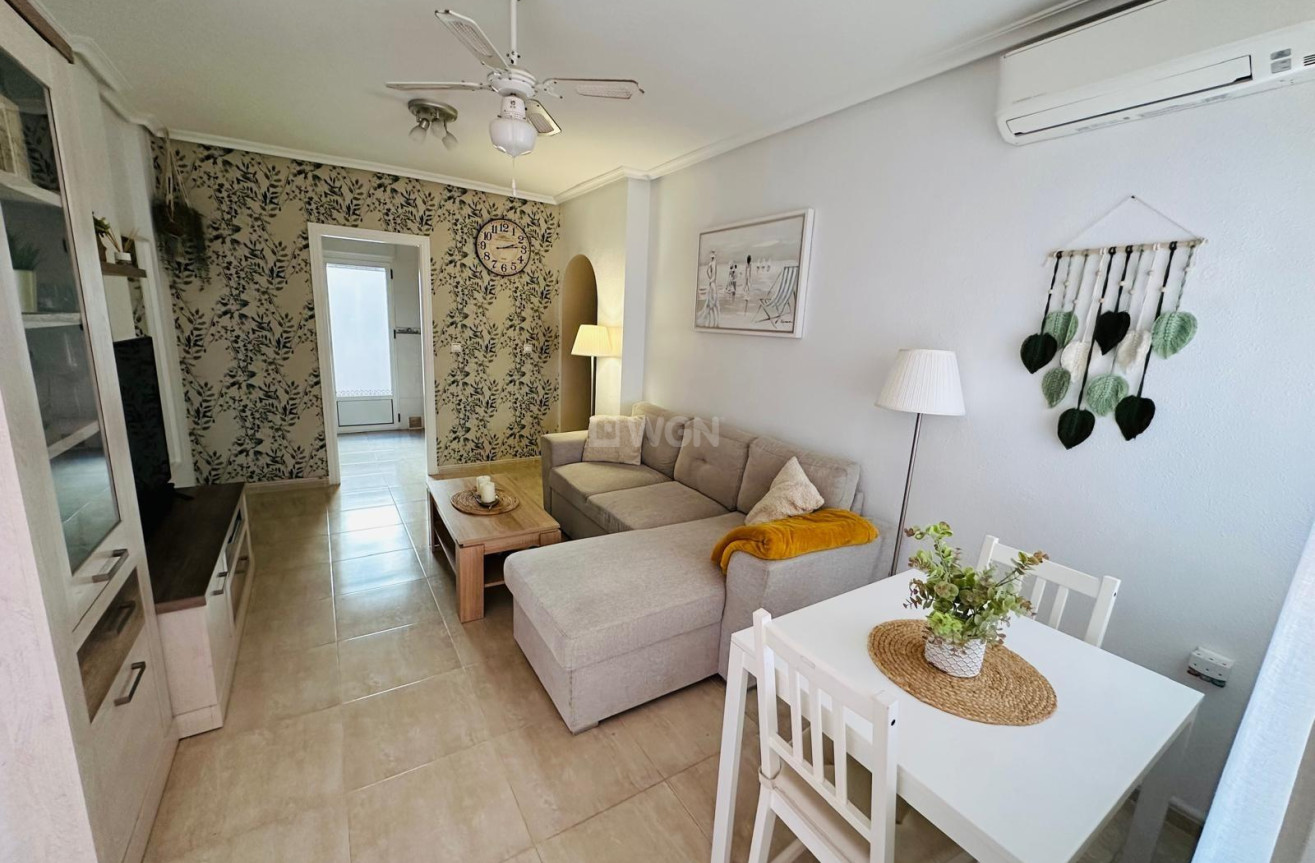 Odsprzedaż - Villa - Orihuela Costa - Los Altos