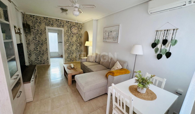 Odsprzedaż - Villa - Orihuela Costa - Los Altos