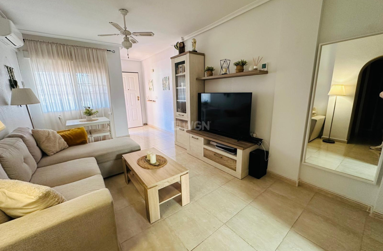 Odsprzedaż - Villa - Orihuela Costa - Los Altos