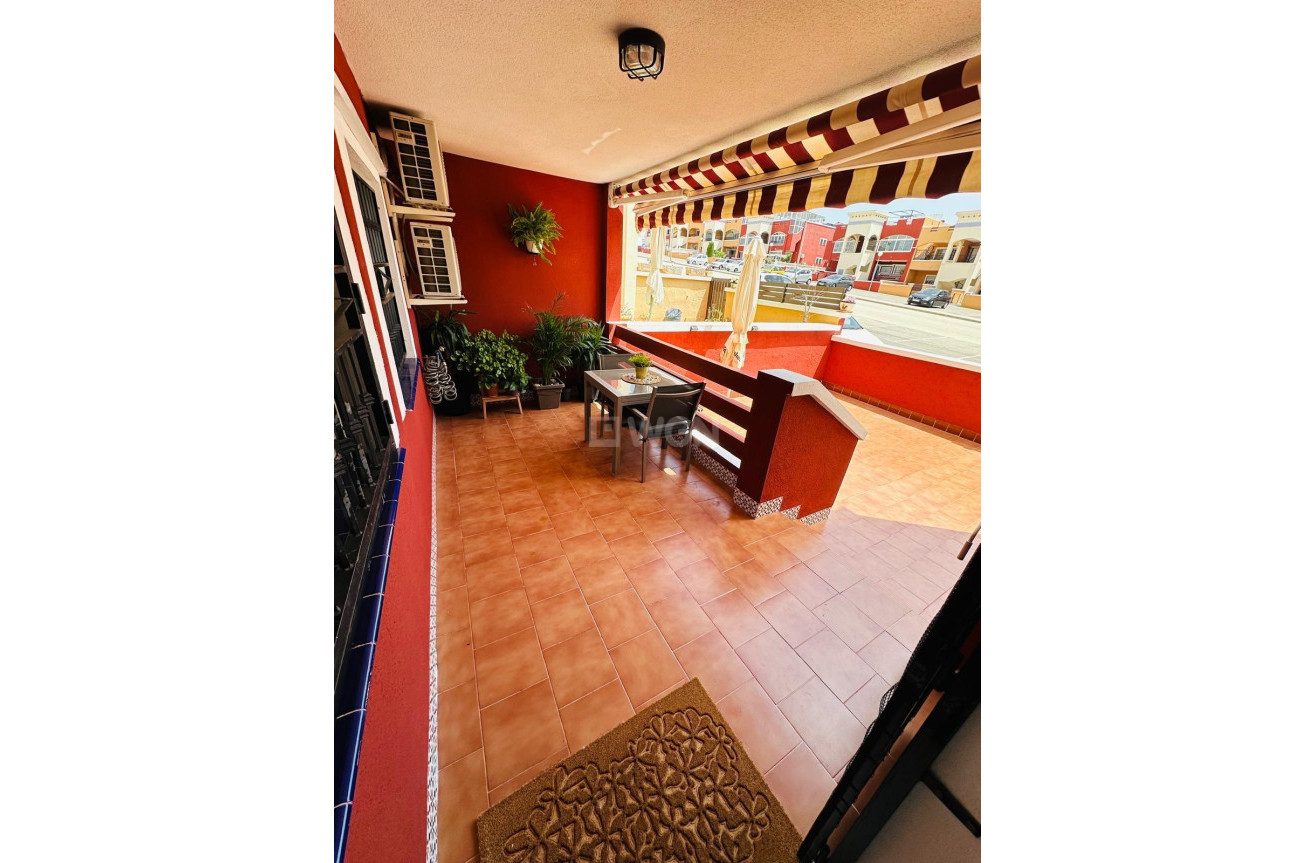 Odsprzedaż - Villa - Orihuela Costa - Los Altos