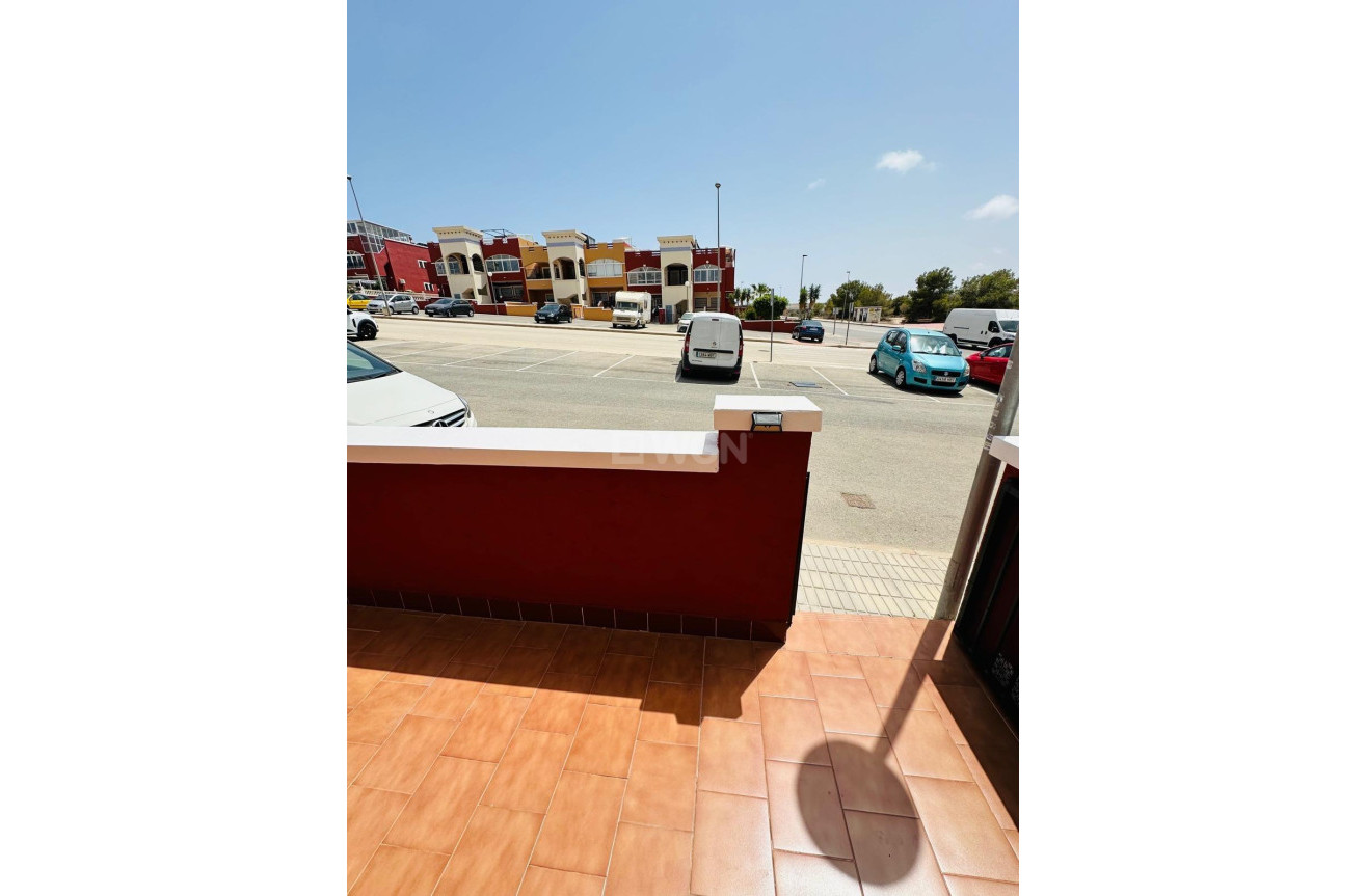 Odsprzedaż - Villa - Orihuela Costa - Los Altos
