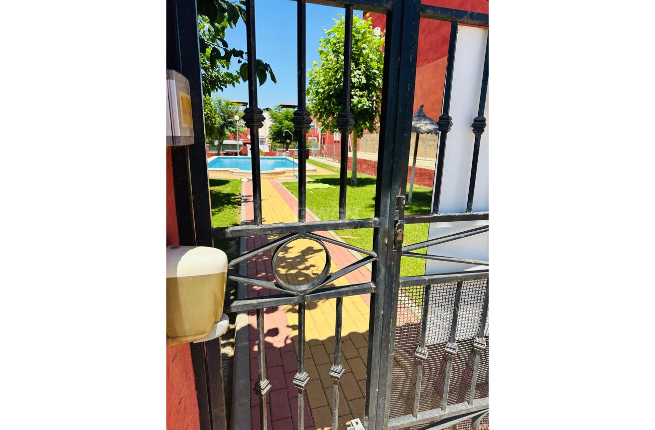 Odsprzedaż - Villa - Orihuela Costa - Los Altos