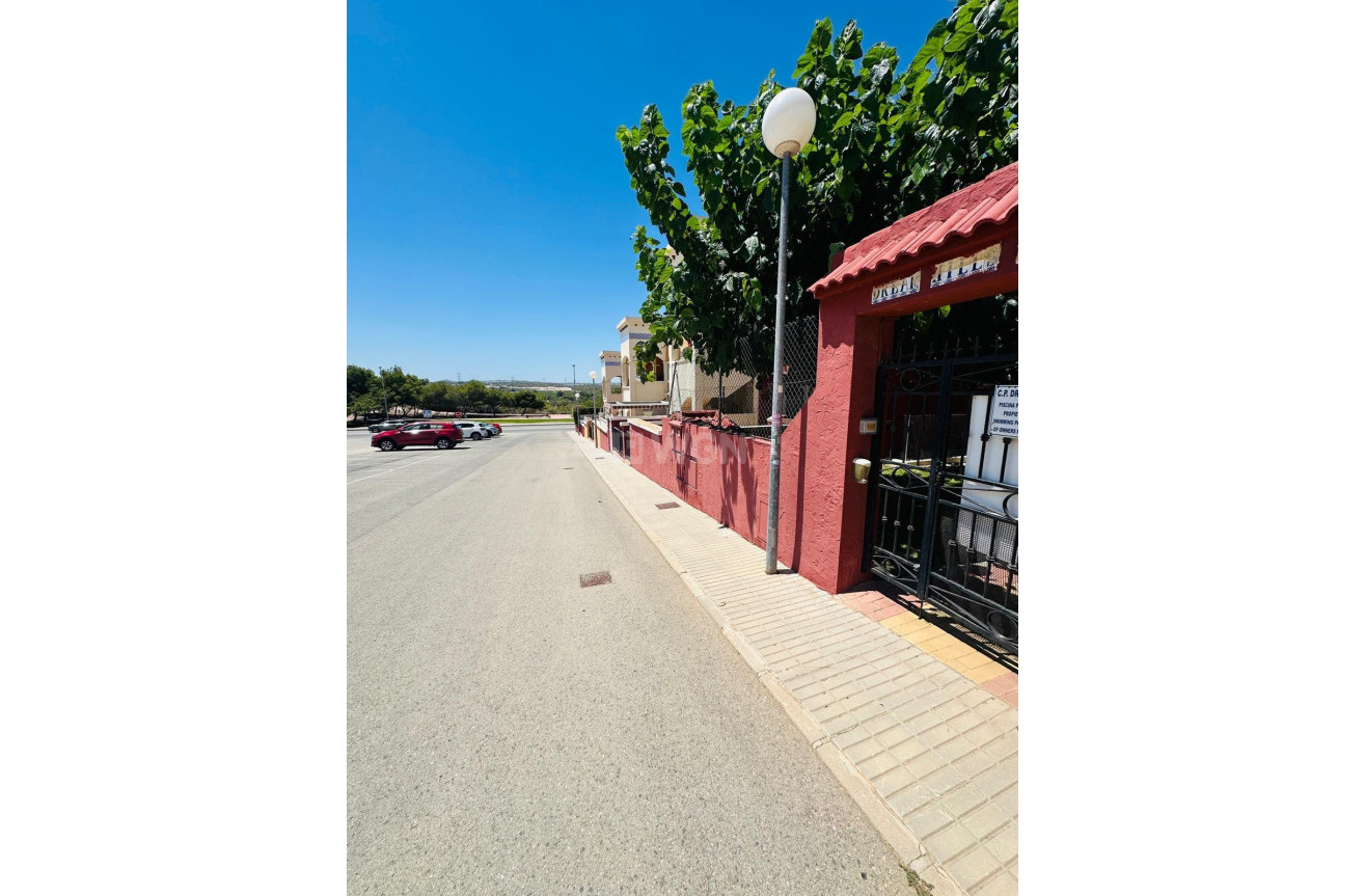 Odsprzedaż - Villa - Orihuela Costa - Los Altos