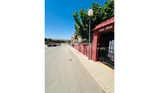 Odsprzedaż - Villa - Orihuela Costa - Los Altos