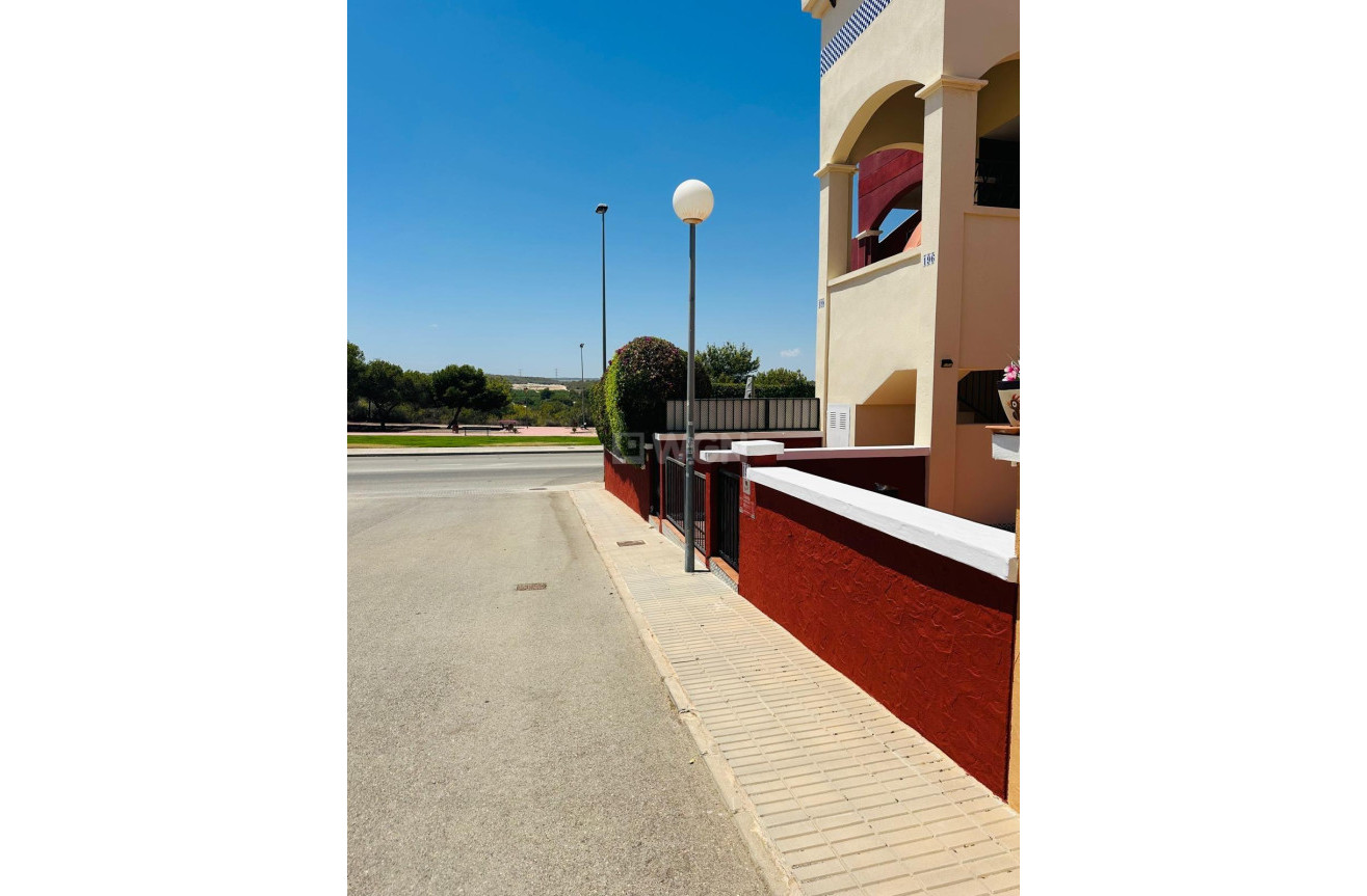 Odsprzedaż - Villa - Orihuela Costa - Los Altos