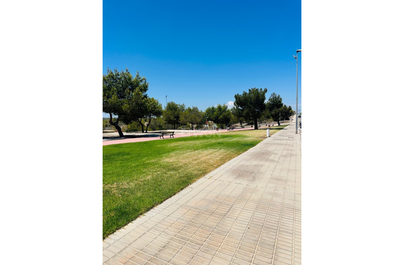 Odsprzedaż - Villa - Orihuela Costa - Los Altos
