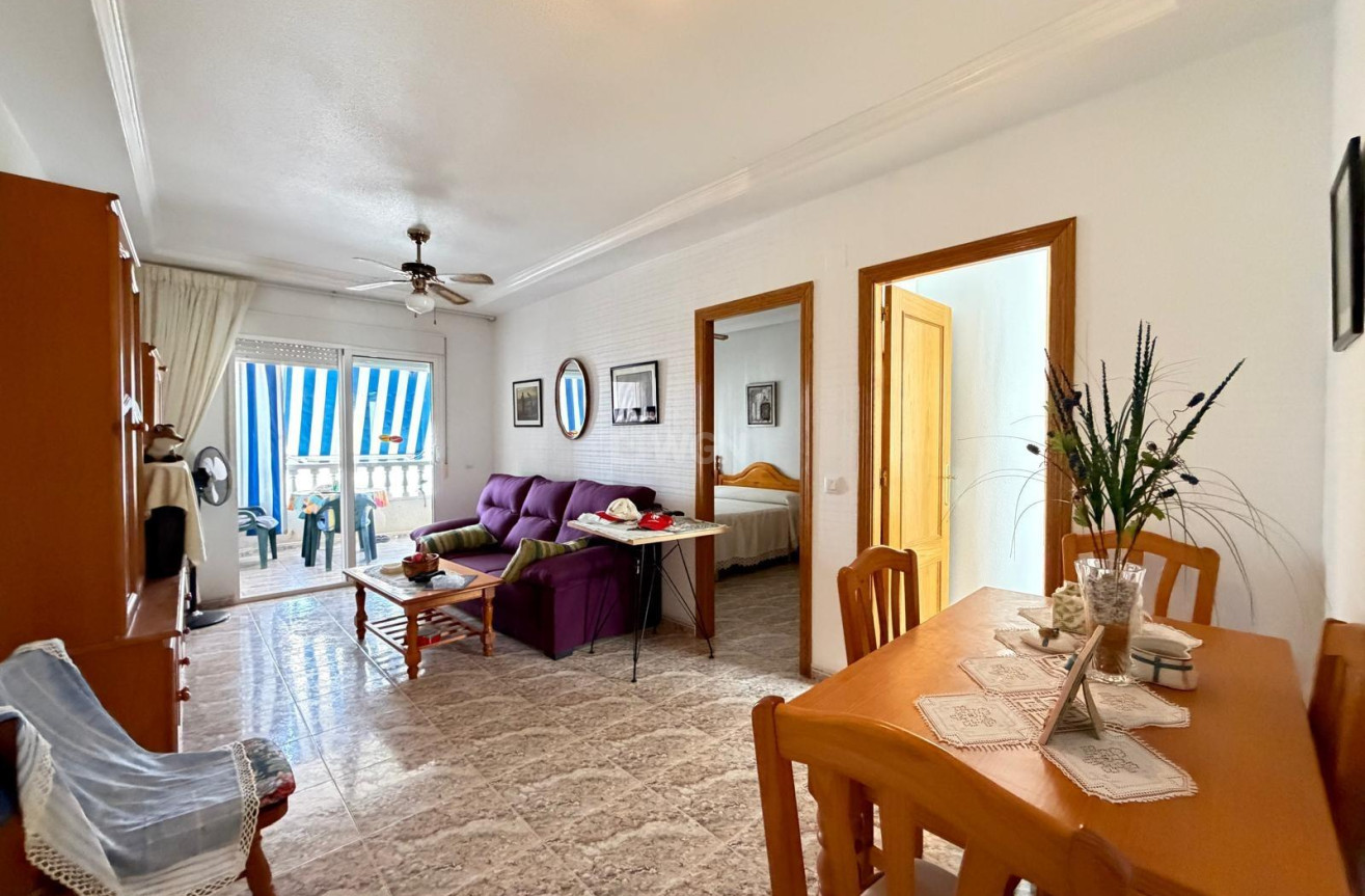Odsprzedaż - Mieszkanie w bloku - Torrevieja - Playa del Cura