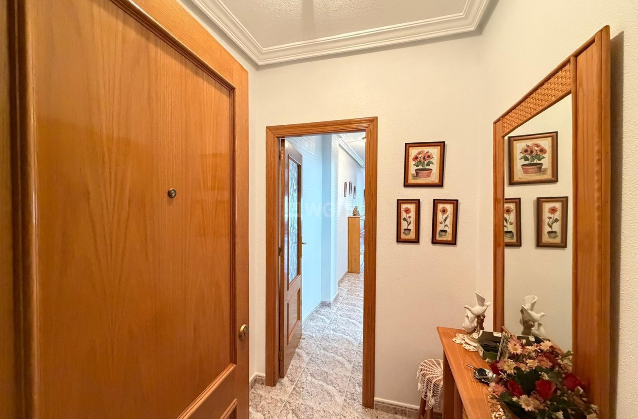 Odsprzedaż - Mieszkanie w bloku - Torrevieja - Playa del Cura