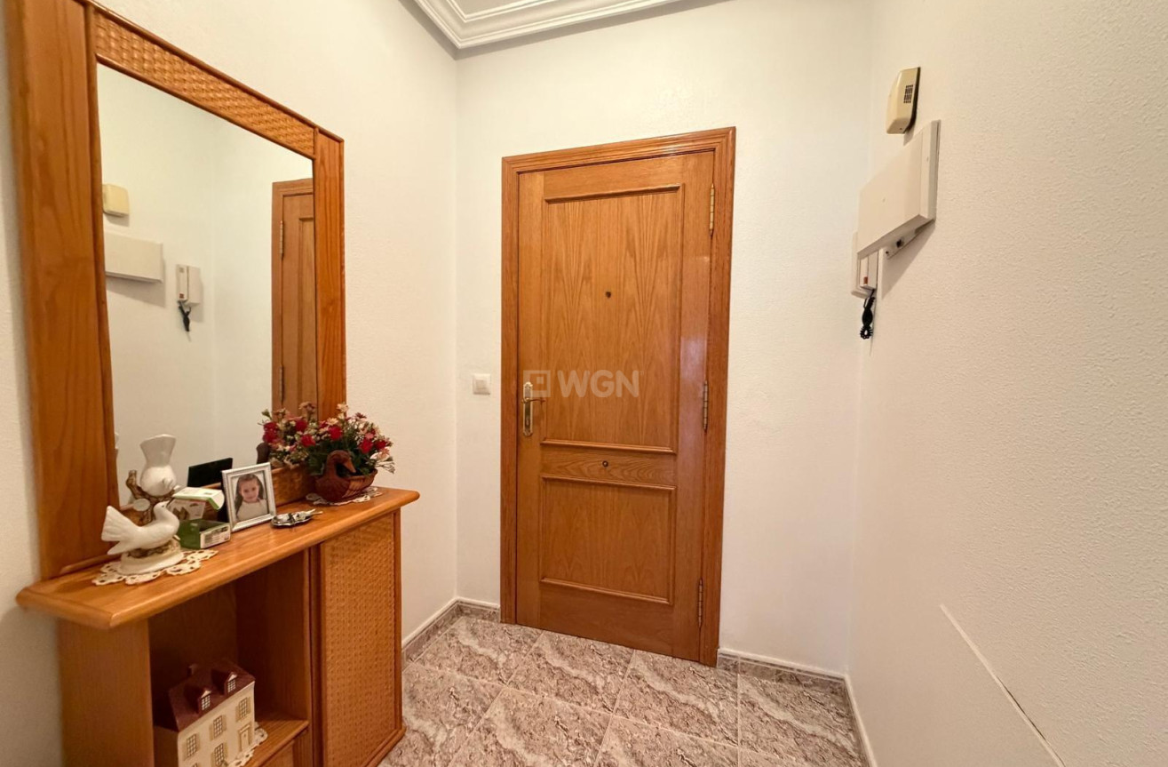 Odsprzedaż - Mieszkanie w bloku - Torrevieja - Playa del Cura