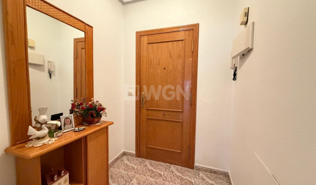 Odsprzedaż - Mieszkanie w bloku - Torrevieja - Playa del Cura