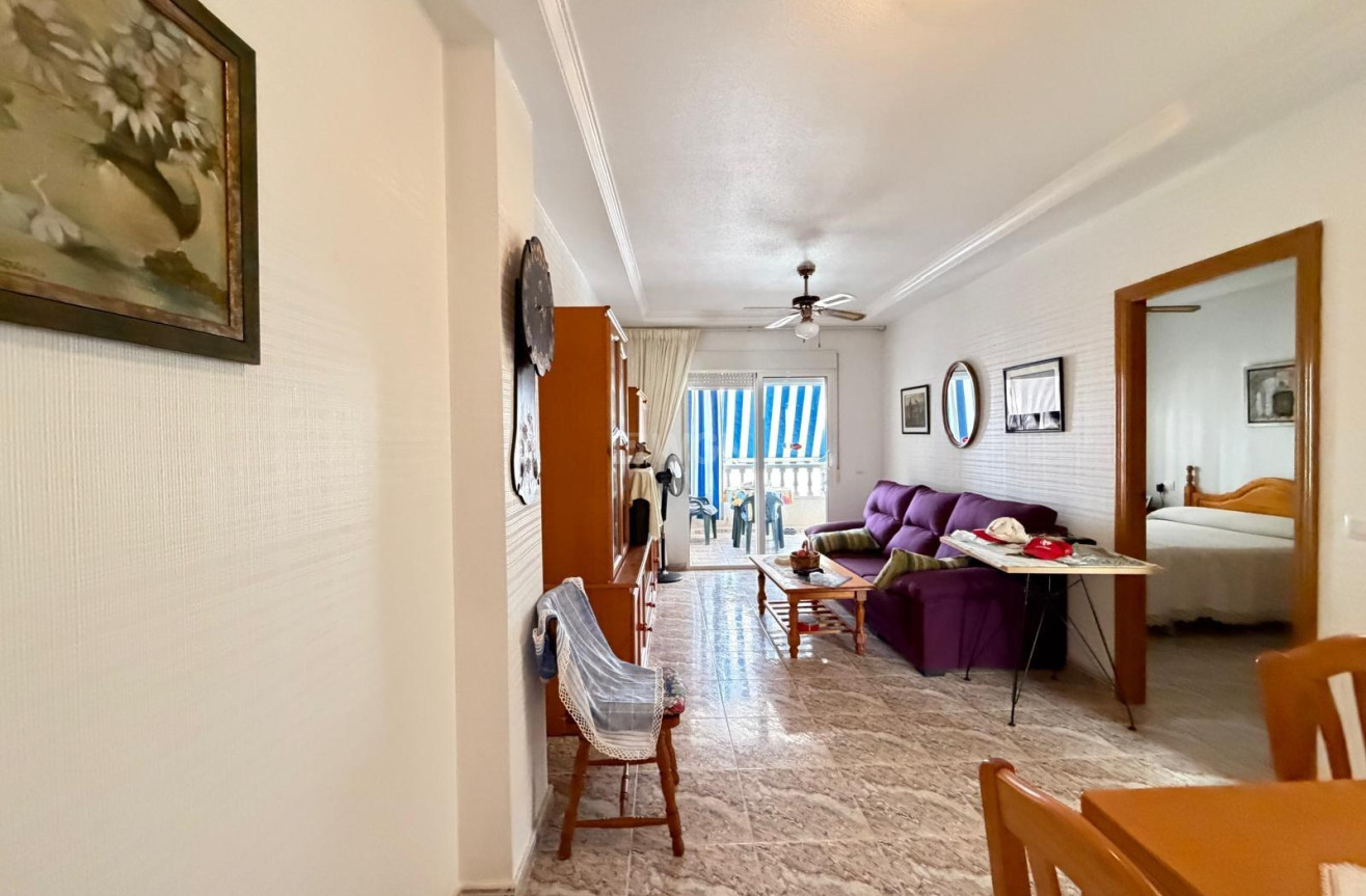 Odsprzedaż - Mieszkanie w bloku - Torrevieja - Playa del Cura