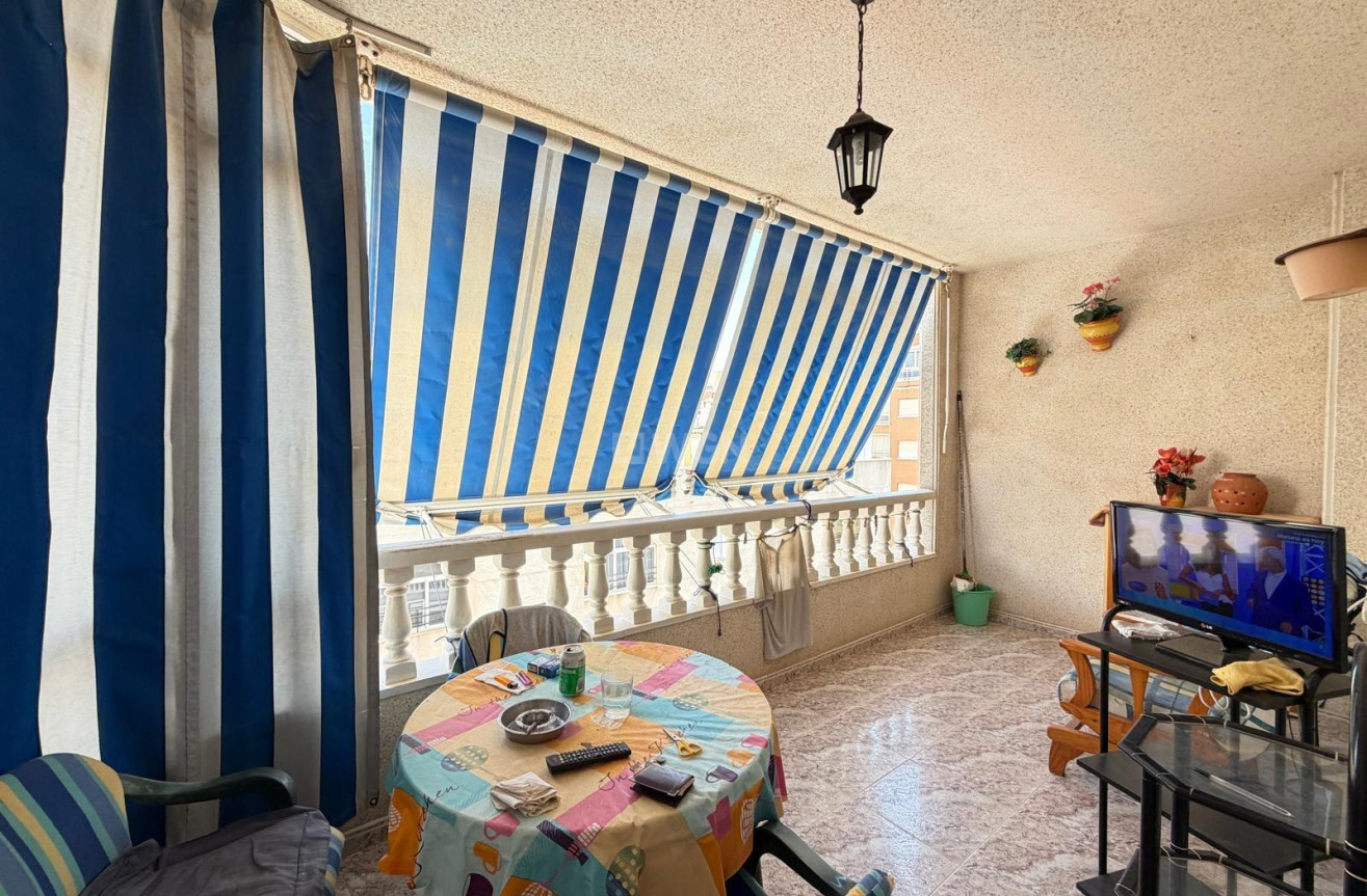 Odsprzedaż - Mieszkanie w bloku - Torrevieja - Playa del Cura