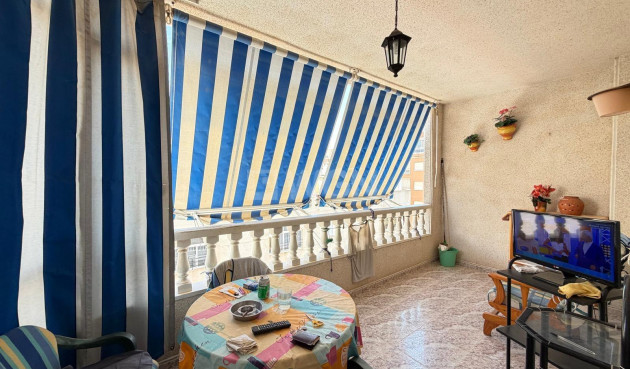 Odsprzedaż - Mieszkanie w bloku - Torrevieja - Playa del Cura
