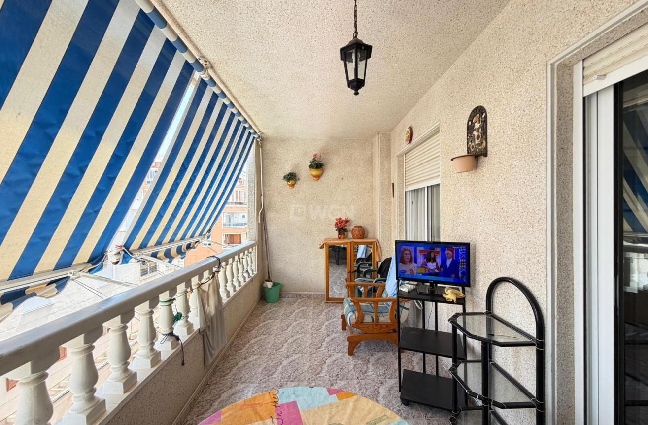 Odsprzedaż - Mieszkanie w bloku - Torrevieja - Playa del Cura