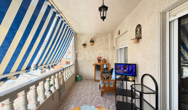 Odsprzedaż - Mieszkanie w bloku - Torrevieja - Playa del Cura