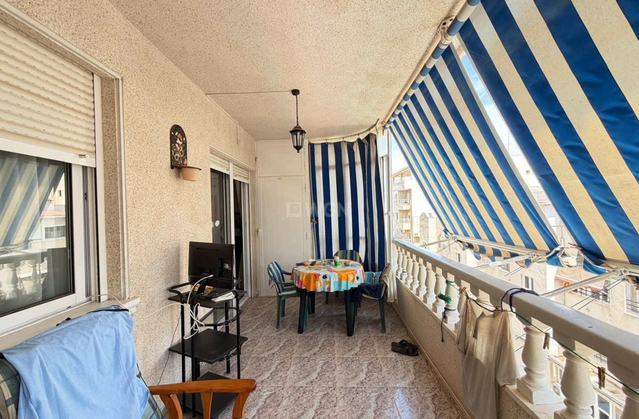 Odsprzedaż - Mieszkanie w bloku - Torrevieja - Playa del Cura