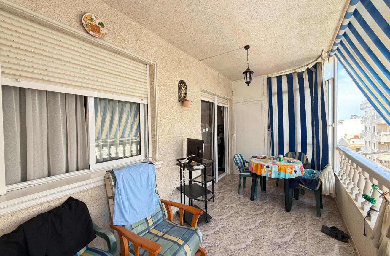 Odsprzedaż - Mieszkanie w bloku - Torrevieja - Playa del Cura