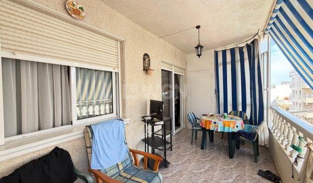 Odsprzedaż - Mieszkanie w bloku - Torrevieja - Playa del Cura