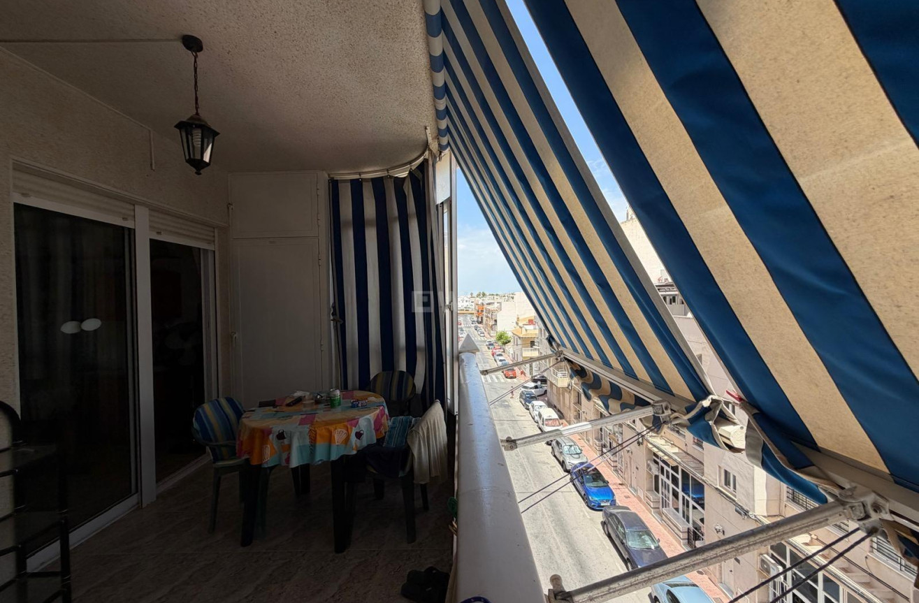 Odsprzedaż - Mieszkanie w bloku - Torrevieja - Playa del Cura