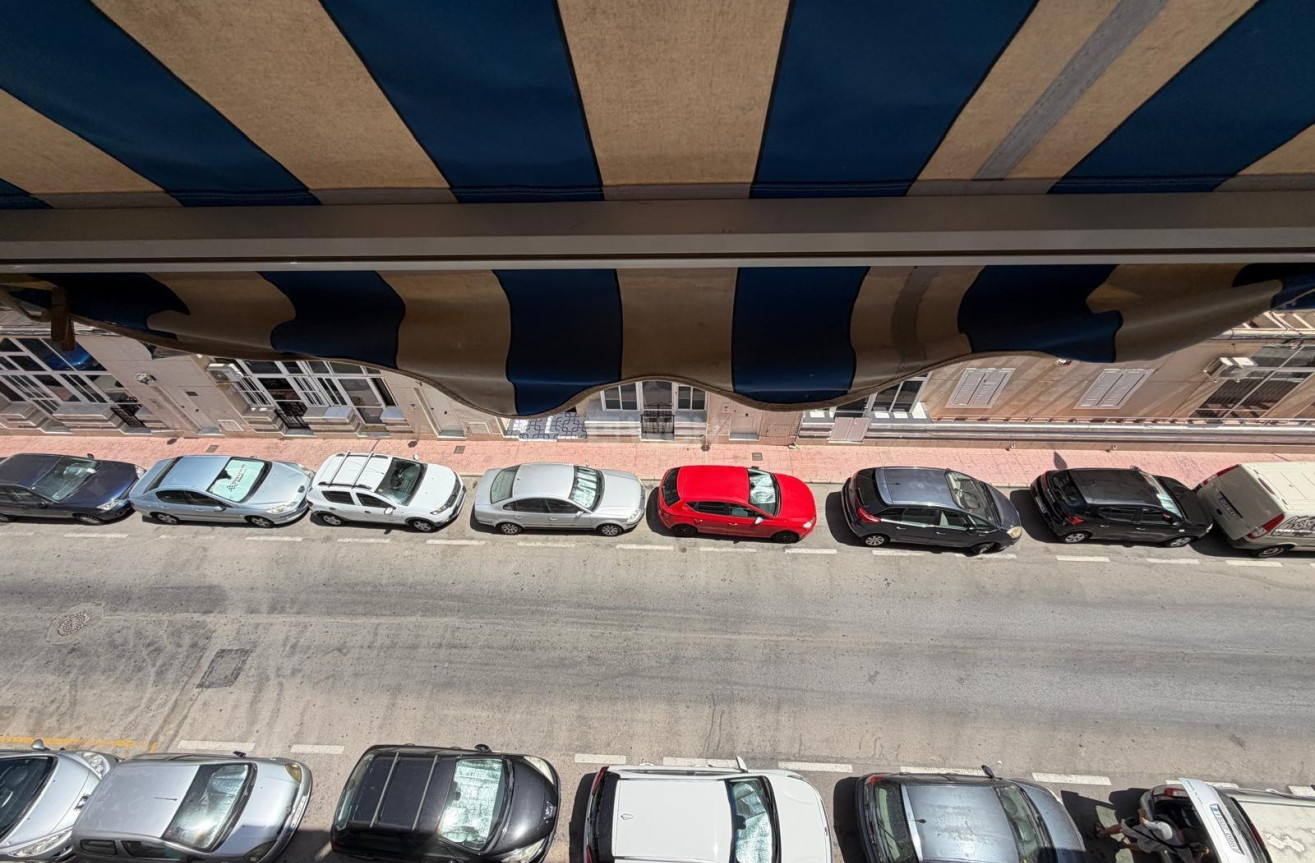 Odsprzedaż - Mieszkanie w bloku - Torrevieja - Playa del Cura