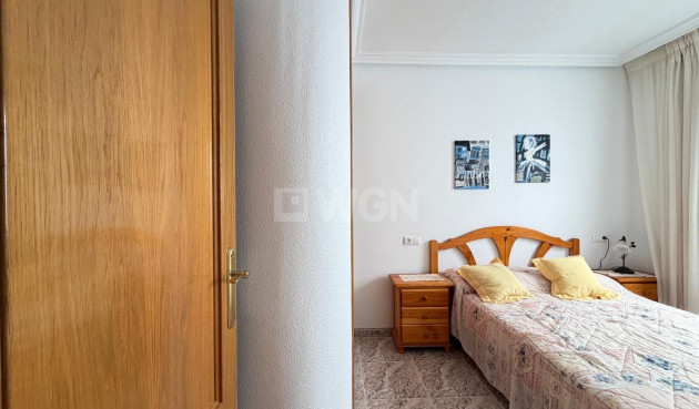 Odsprzedaż - Mieszkanie w bloku - Torrevieja - Playa del Cura