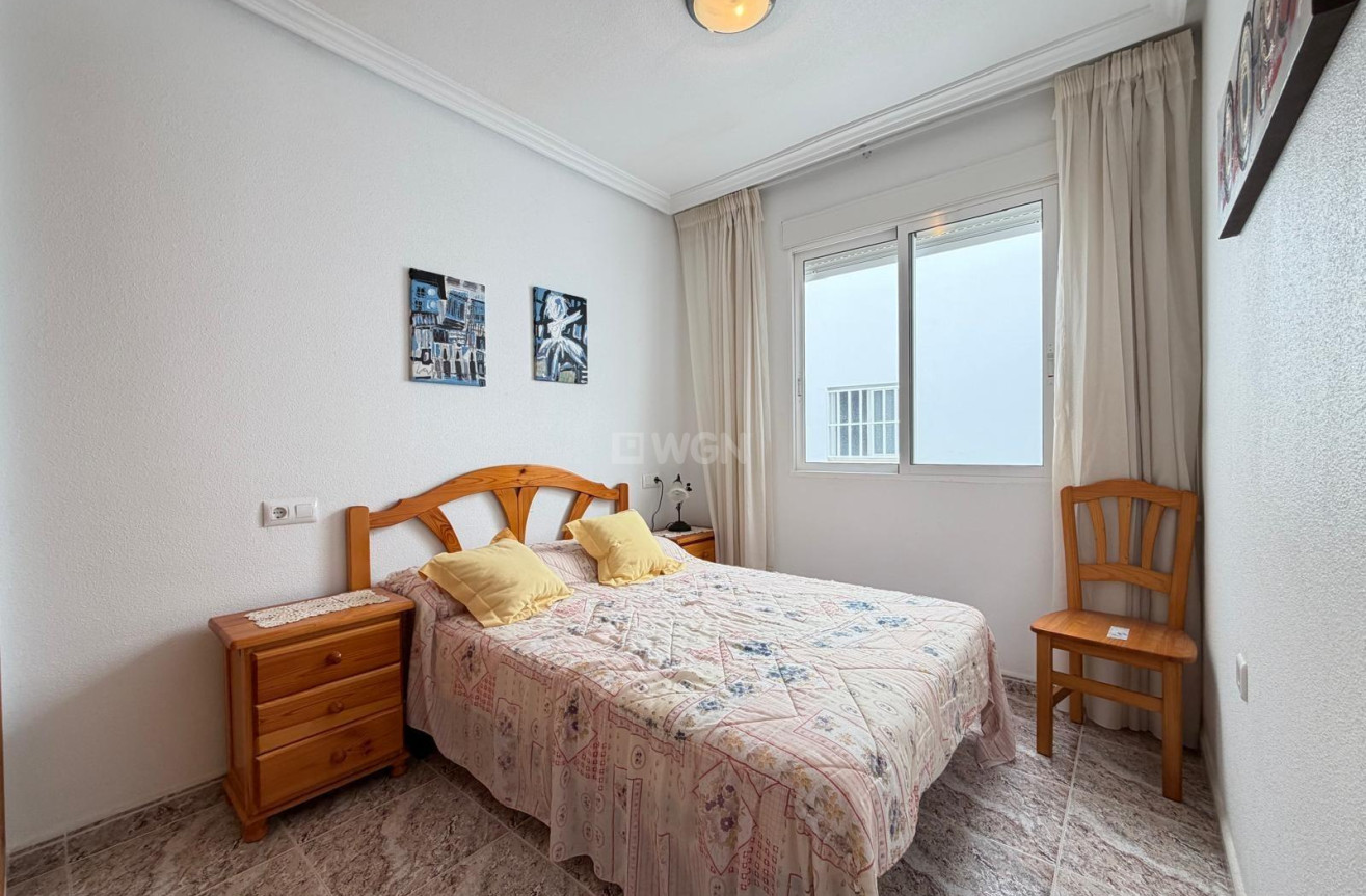 Odsprzedaż - Mieszkanie w bloku - Torrevieja - Playa del Cura