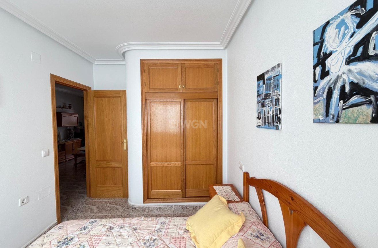 Odsprzedaż - Mieszkanie w bloku - Torrevieja - Playa del Cura