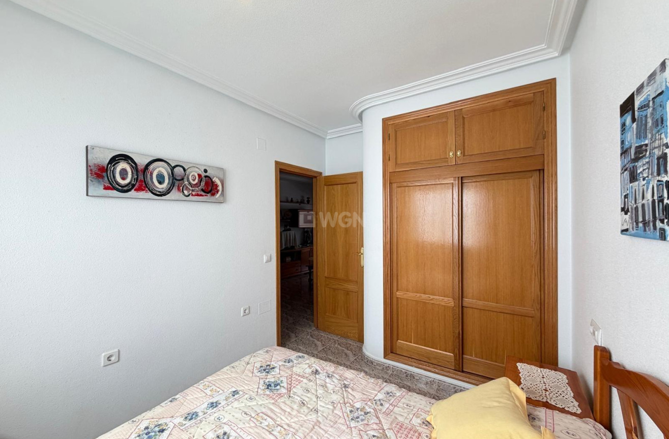 Odsprzedaż - Mieszkanie w bloku - Torrevieja - Playa del Cura