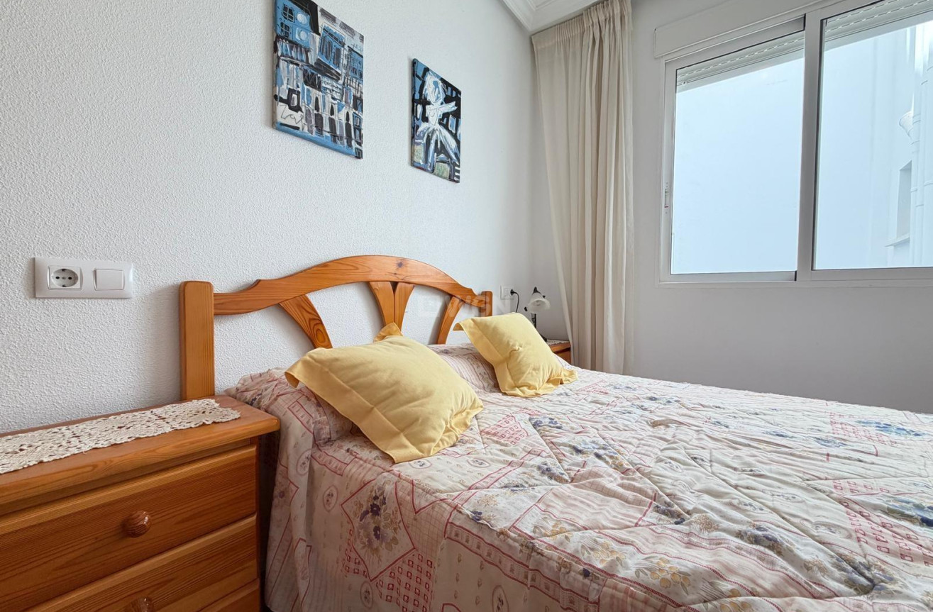 Odsprzedaż - Mieszkanie w bloku - Torrevieja - Playa del Cura