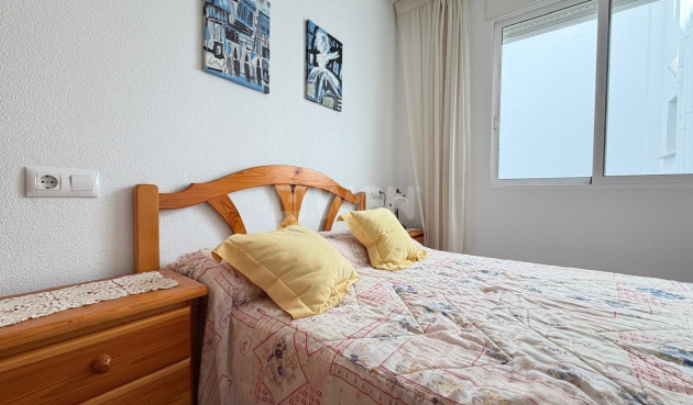 Odsprzedaż - Mieszkanie w bloku - Torrevieja - Playa del Cura
