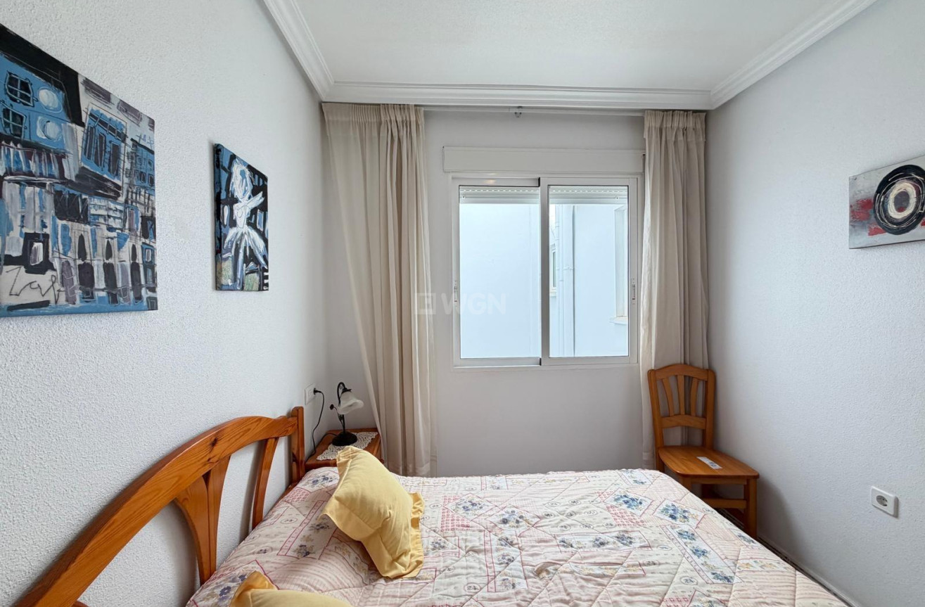 Odsprzedaż - Mieszkanie w bloku - Torrevieja - Playa del Cura