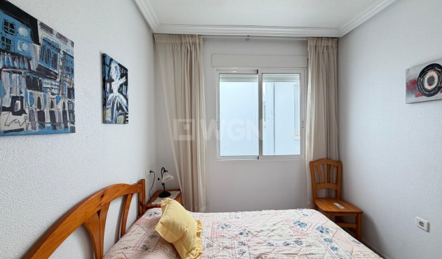 Odsprzedaż - Mieszkanie w bloku - Torrevieja - Playa del Cura
