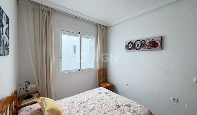 Odsprzedaż - Mieszkanie w bloku - Torrevieja - Playa del Cura