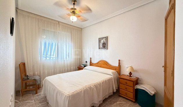 Odsprzedaż - Mieszkanie w bloku - Torrevieja - Playa del Cura