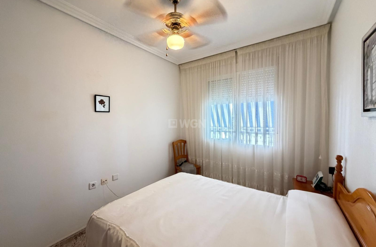 Odsprzedaż - Mieszkanie w bloku - Torrevieja - Playa del Cura