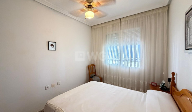 Odsprzedaż - Mieszkanie w bloku - Torrevieja - Playa del Cura