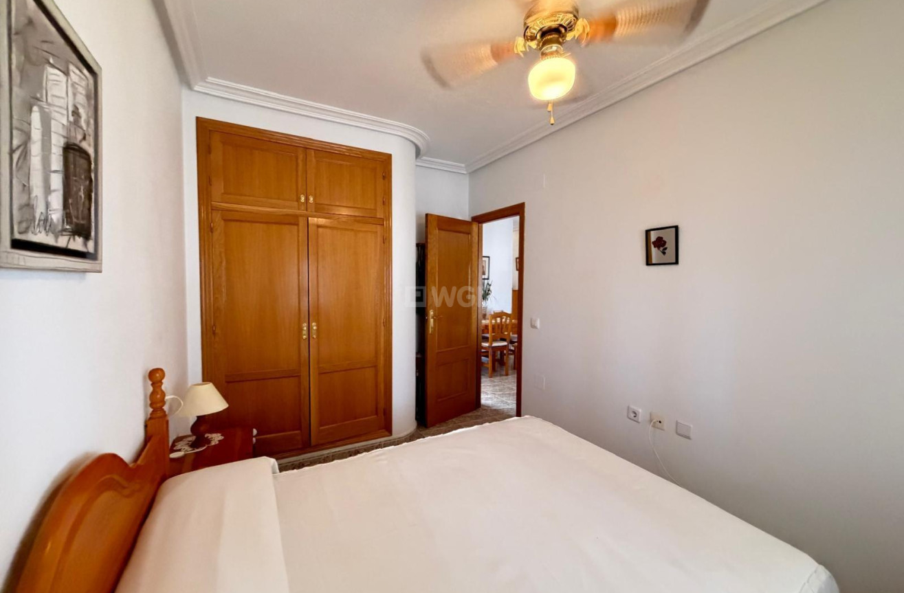 Odsprzedaż - Mieszkanie w bloku - Torrevieja - Playa del Cura