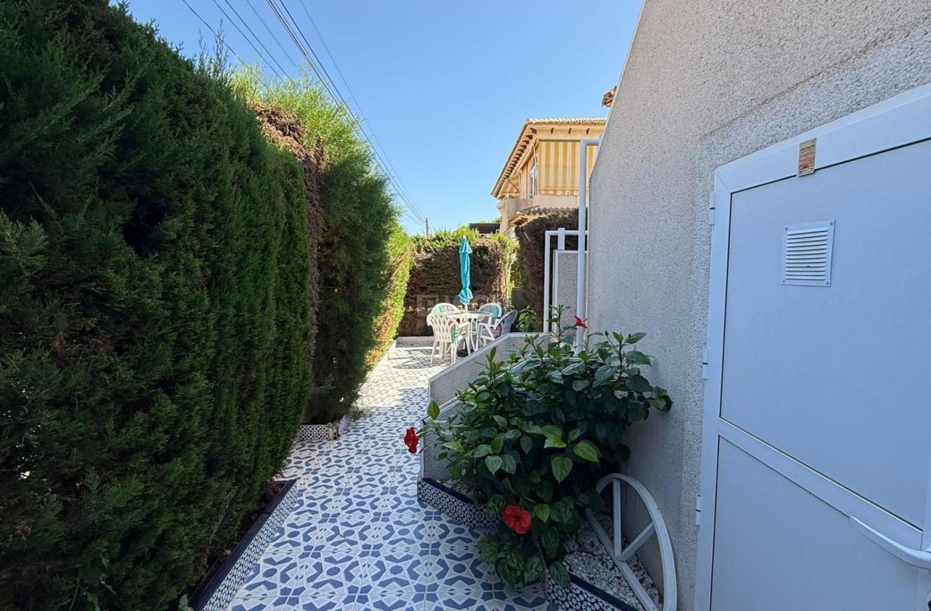 Odsprzedaż - Bungalow - Torrevieja - Punta Prima