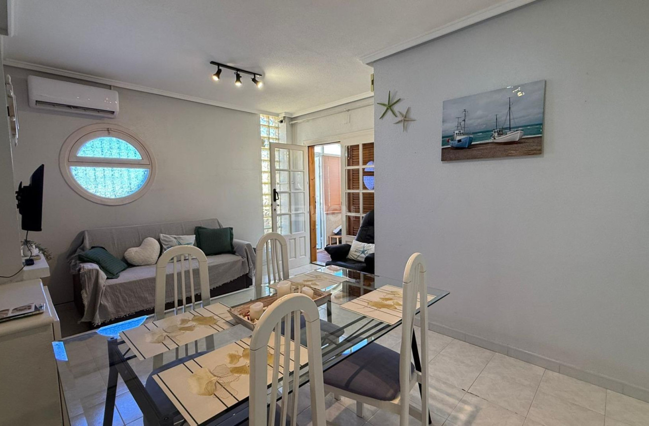 Odsprzedaż - Bungalow - Torrevieja - Punta Prima