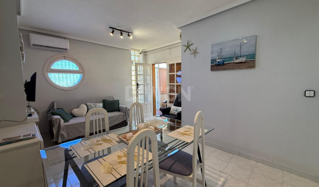 Odsprzedaż - Bungalow - Torrevieja - Punta Prima