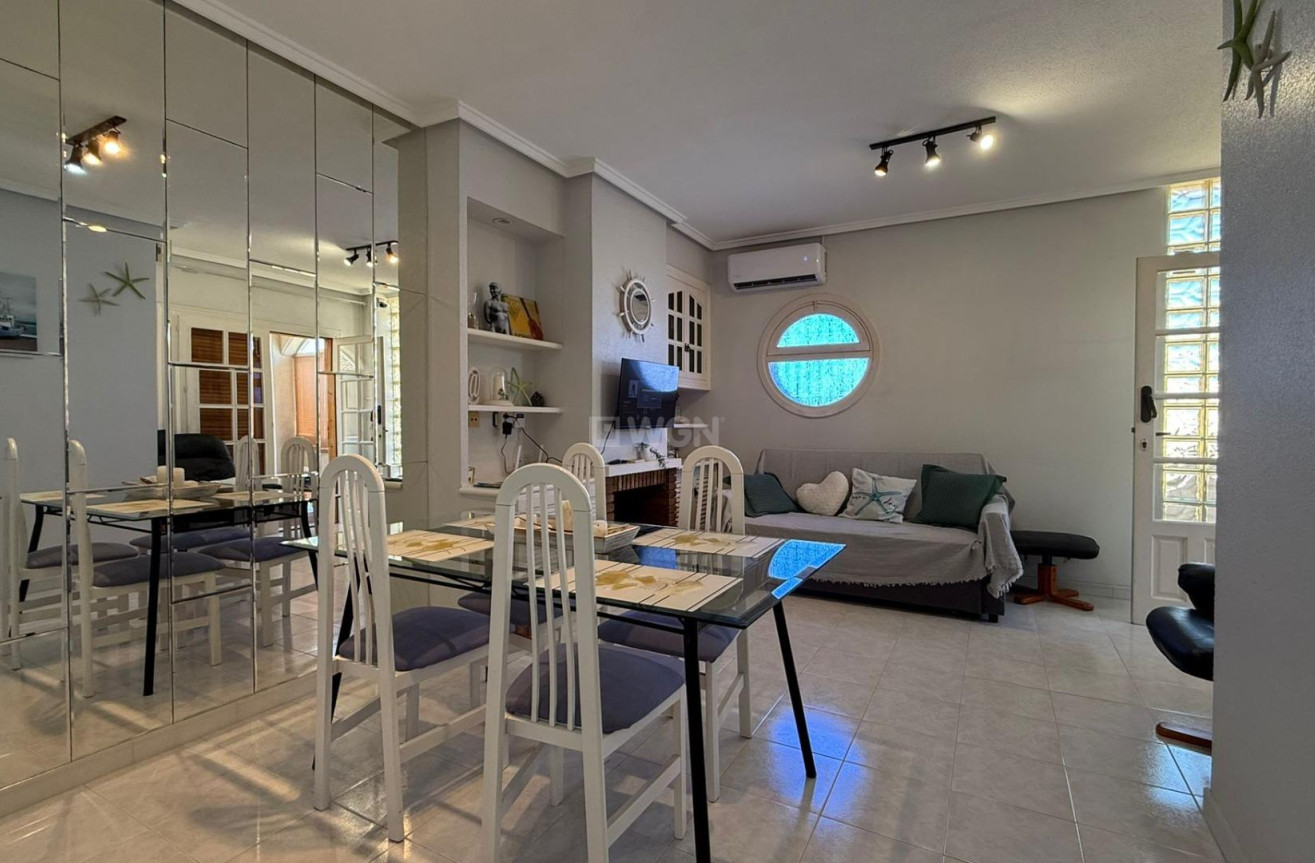Odsprzedaż - Bungalow - Torrevieja - Punta Prima