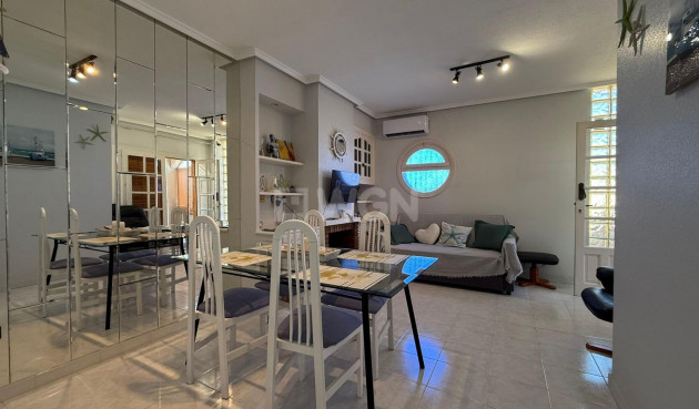 Odsprzedaż - Bungalow - Torrevieja - Punta Prima