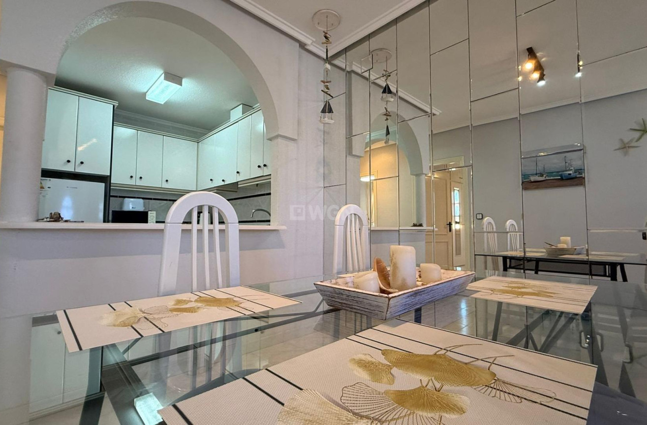 Odsprzedaż - Bungalow - Torrevieja - Punta Prima