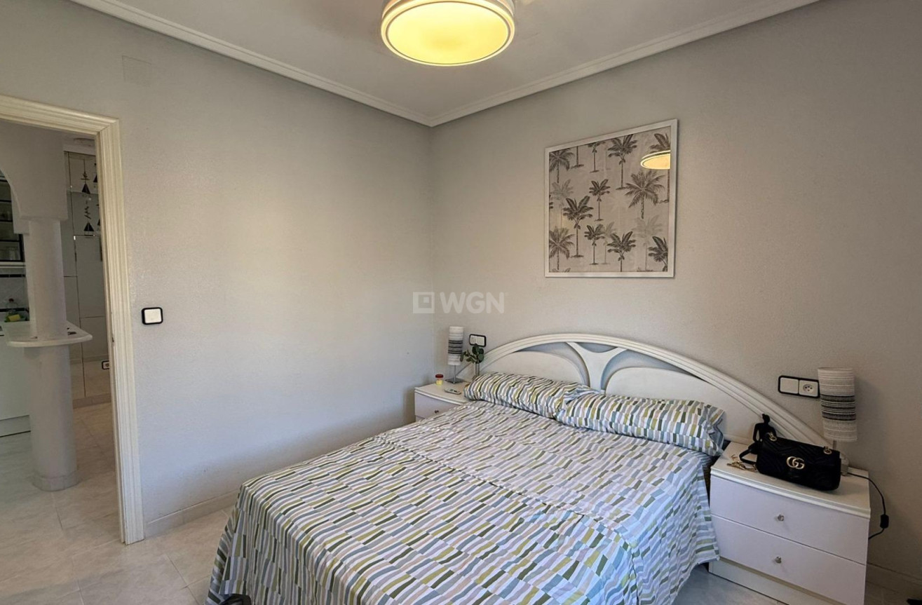 Odsprzedaż - Bungalow - Torrevieja - Punta Prima