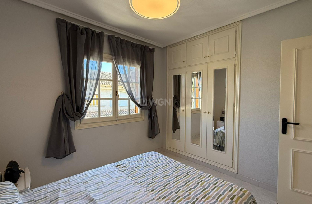 Odsprzedaż - Bungalow - Torrevieja - Punta Prima